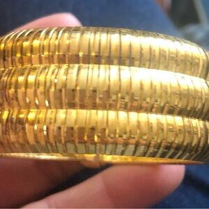 Elegant Gold Bangle Bracelet